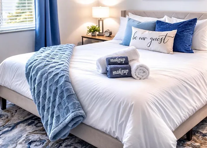 Holiday home Sapphire Leaf- Luxury 3br- Pool, King Beds, Spacious, Quiet, Garage, Close To Airport And Oldtown Phoenix